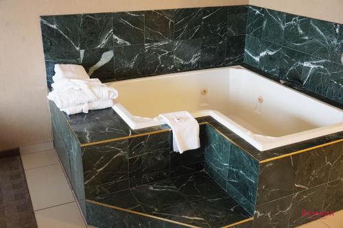 Ramada Hotel & Conference Center by Wyndham Kelowna in Kelowna (BC)