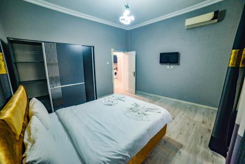 S-HOTEL - image 4