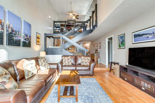 Lakefront Oklahoma City Home with Pool Access! in Oklahoma City, USA