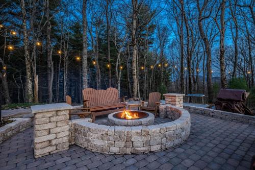 Near Highlands 36-Acre Scaly Mountain Lodge Near Highlands 36-Acre Scaly Mountain Lodge