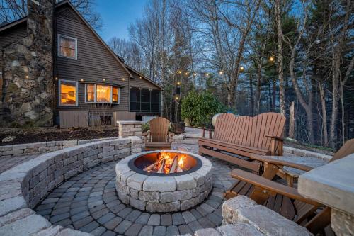 Near Highlands 36-Acre Scaly Mountain Lodge Near Highlands 36-Acre Scaly Mountain Lodge