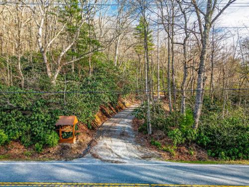 Near Highlands 36-Acre Scaly Mountain Lodge Near Highlands 36-Acre Scaly Mountain Lodge