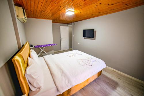 S-HOTEL - image 8