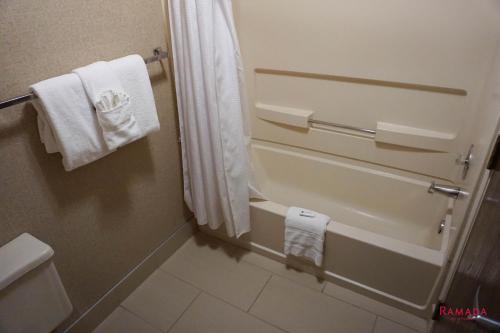 基洛纳华美达会议中心酒店