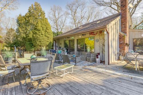 East Hampton Home with Hot Tub and Seasonal Pool! in East Hampton, USA