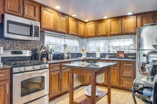 East Hampton Home with Hot Tub and Seasonal Pool! in East Hampton, USA