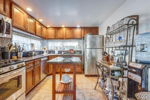 East Hampton Home with Hot Tub and Seasonal Pool! in East Hampton, USA