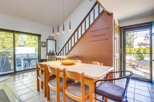 East Hampton Home with Hot Tub and Seasonal Pool! in East Hampton, USA