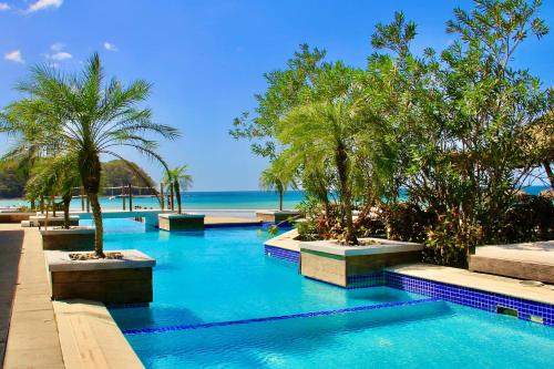 Steps From Ocean Couple's Getaway Private Villa