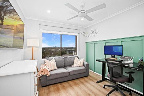 Modern Water-View 3 Bedroom Apartment in Mosman - image 3