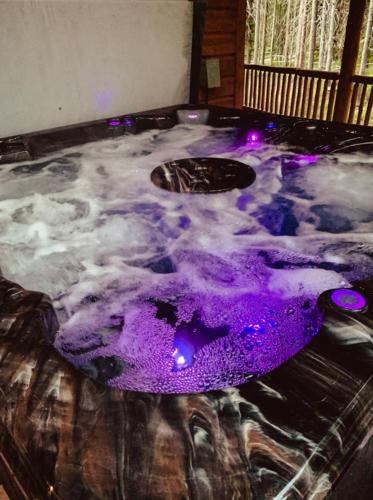 Modern Mountain Luxury Home in the Pines, Sleeps 15, Wrap Around Deck with Hot Tub in Island Park, USA