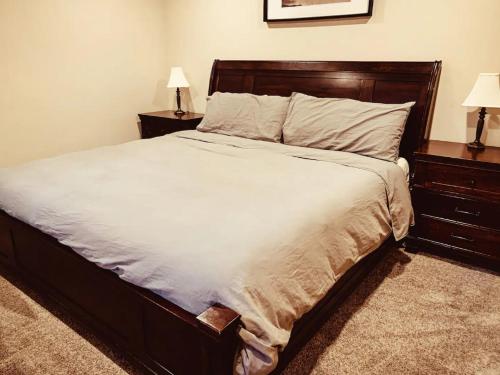 Modern Mountain Luxury Home in the Pines, Sleeps 15, Wrap Around Deck with Hot Tub in Island Park, USA