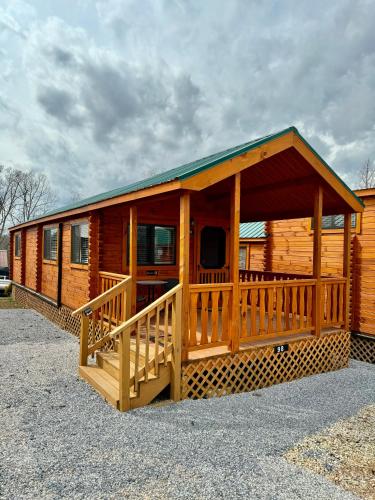 Exterior view, 1 Bedroom Log Cabin on Lake James-Private Resort Amenities in Marion (NC)