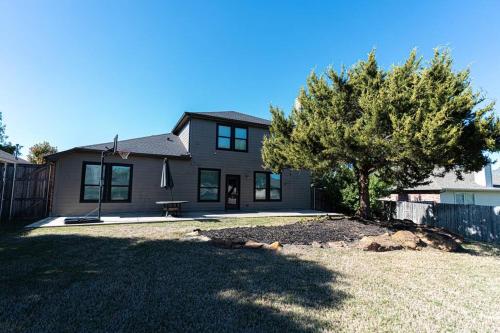 ※ Cul-de-Sac Haven, Stylish & Tranquil ~ King Beds in Форні