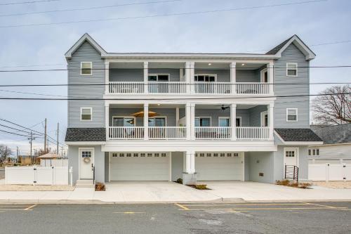 The Kraken Wildwood Townhome half Mi to Beach! in Wildwood, USA