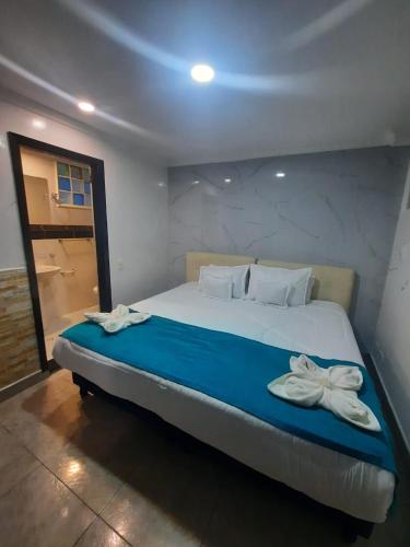 2 twin beds