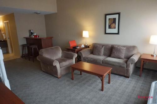 Ramada by Wyndham Kelowna Hotel & Conference Center