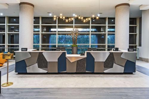 ล็อบบี้, DoubleTree by Hilton Tulsa - Warren Place in ทัลซ่า (OK)