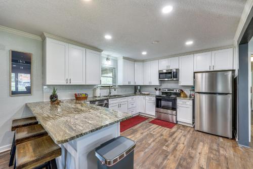 Charming Hot Springs Home Near Lake Hamilton! in Hot Springs, USA
