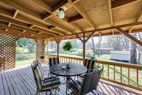 Charming Hot Springs Home Near Lake Hamilton! in Hot Springs, USA