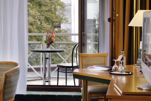 room detail thumbnail 1