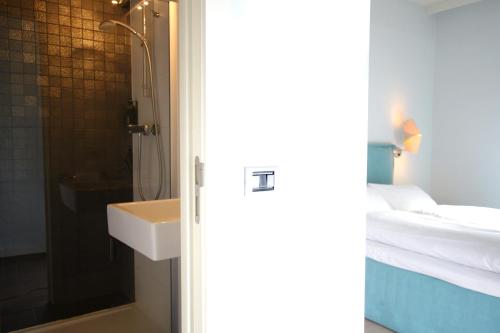 Phòng tắm, Eden Hotel by Trip inn in Antwerp