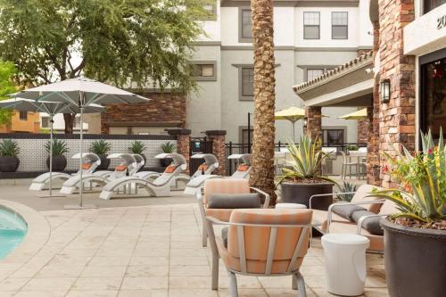 CozySuites Glendale by the stadium with pool 14