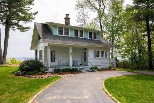Waterfront Cottages in Lexington Vacation Homes