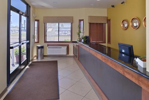 Lobby, Pleasant Inn in North Clairemont