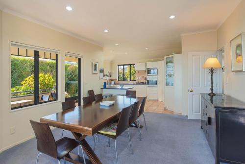 Jacaranda - Views over Tasman Bay in Britannia Heights