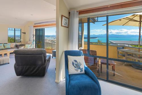 Jacaranda - Views over Tasman Bay in Britannia Heights