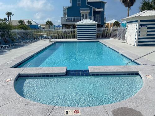 Family Waves-340 S Breakers in Fort Morgan