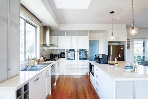 Luxurious Comfort with Bay Views