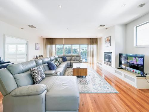 Luxurious Comfort with Bay Views