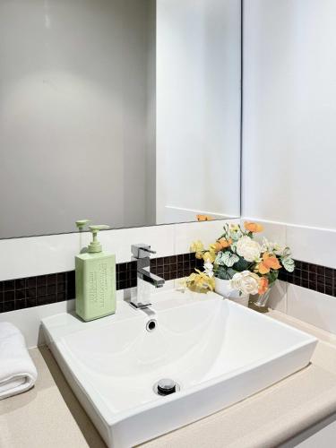 Luxurious Comfort with Bay Views