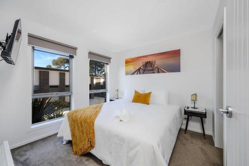 The Bay Abode Modern New 2 bedroom 15min to CBD