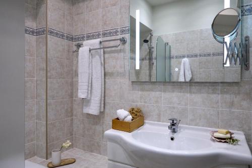 Acropolis 2BD Private Entrance Apt, Athens (photo 10)
