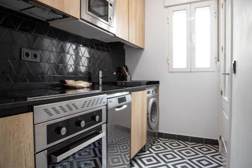 Kitchen, Madrid Rio Suites in La Latina