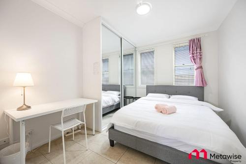 MetaWise Parramatta Cozy Room with Furniture WiFi