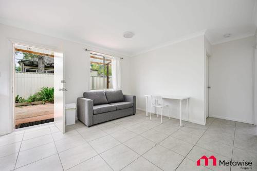 MetaWise Parramatta Cozy Room with Furniture WiFi