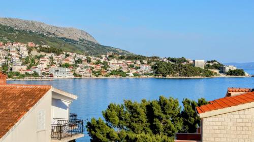 Two-Bedroom Apartment with Balcony and Sea View image 2