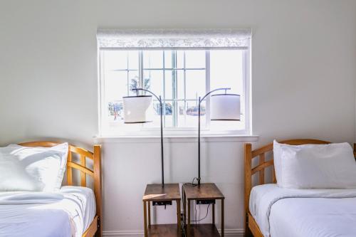 Coastal Breeze Inn - image 3