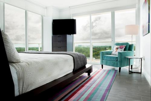 Private 2 bedroom bay view condo in Coconut Grove includes parking in Miami, USA