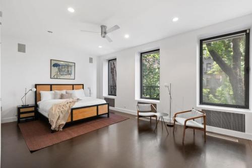 Chelsea Canvas II by RoveTravel Large 3BR Duplex in New York, USA