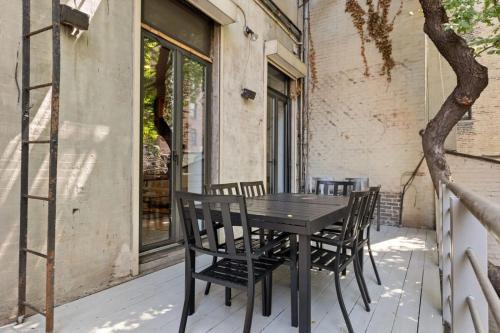 Chelsea Canvas II by RoveTravel Large 3BR Duplex in New York, USA