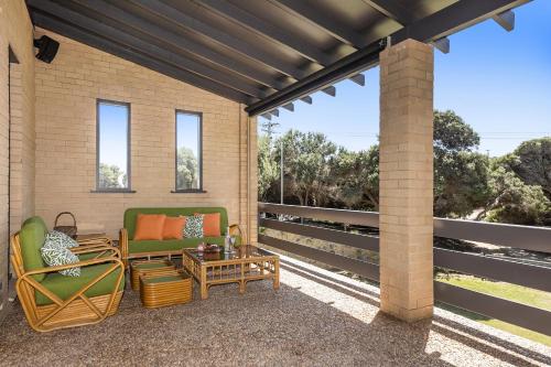 Ocean Close - Spacious Beach House, Guilderton (photo 3)