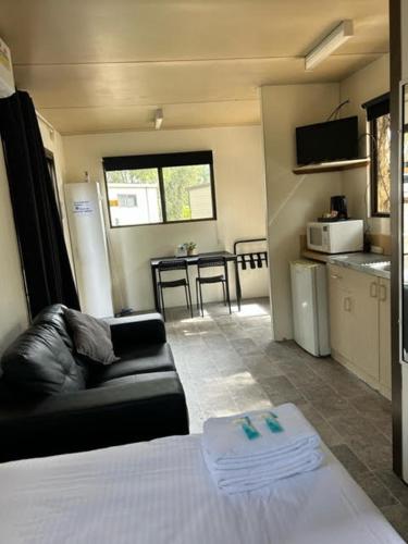Batemans Bay Holiday Park & Hostel Room Type - Deluxe Double Room