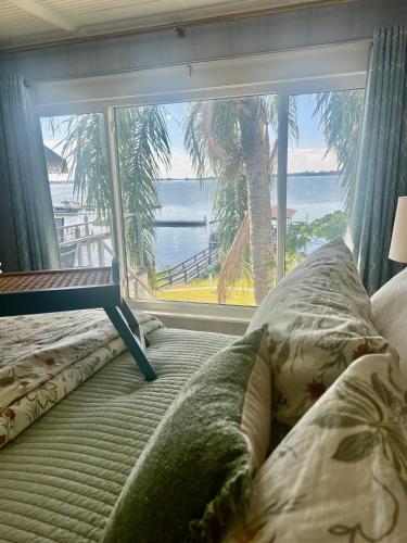 Lakefront Duplex With Pontoon Boat Downtown in Mount Dora (FL)