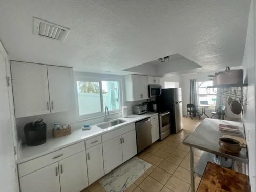 Lakefront Duplex With Pontoon Boat Downtown in Mount Dora (FL)
