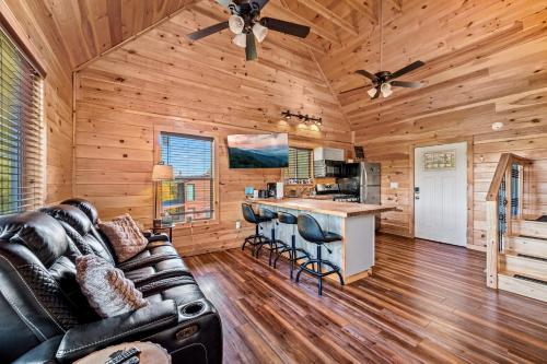 Private Cozy Cabin with Hot Tub & Mt View - Only 10 min to The Parkway, Sevierville (foto 4)
